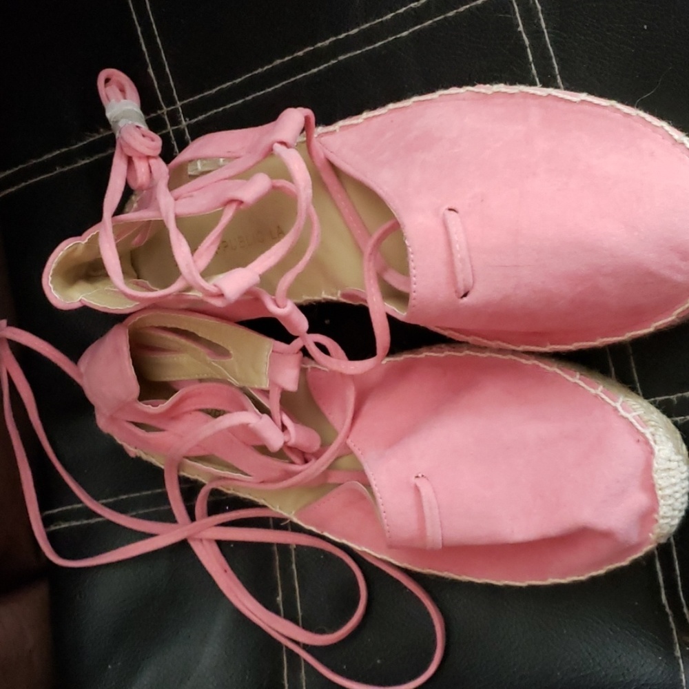 Shoes - Picture 3 of 3